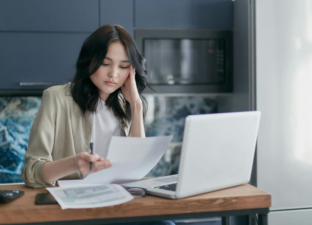 Living on Less: Budget Hacks for Tackling Debt Without Losing Your Lifestyle